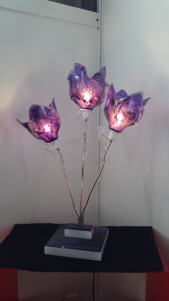 Lampe sur socle en verre acrylique peint violet métal